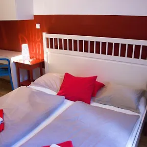 https://metropolitan-studios.praguehotelsweb.com
